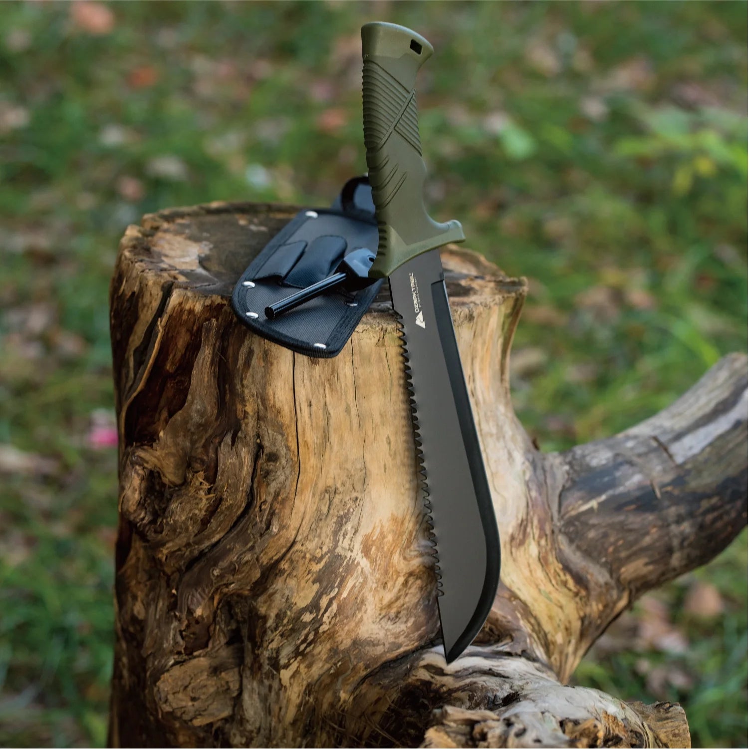 10" Sawtooth Machete with Sheath and Fire Starter